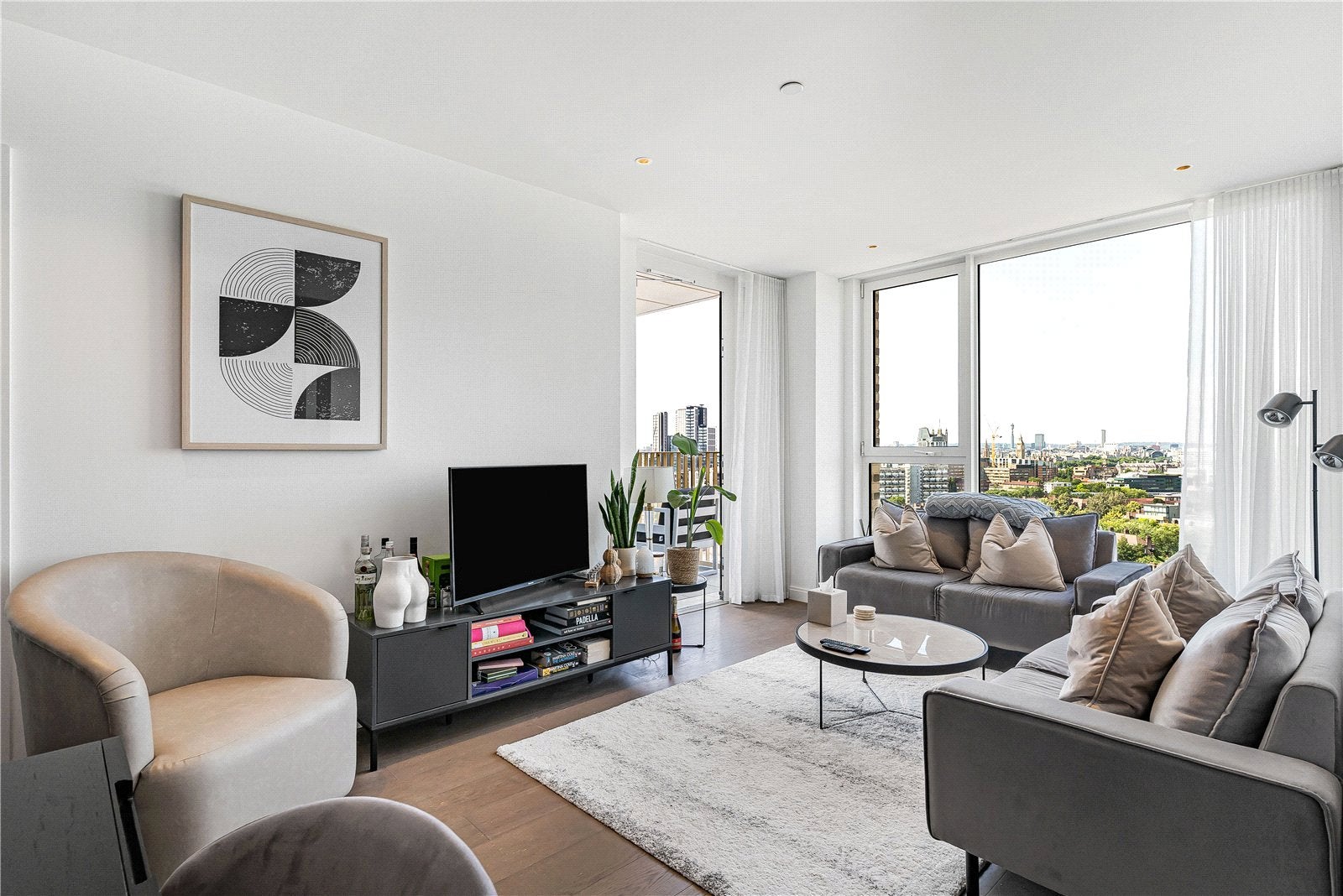 Flat Kennington Lane in Greater London