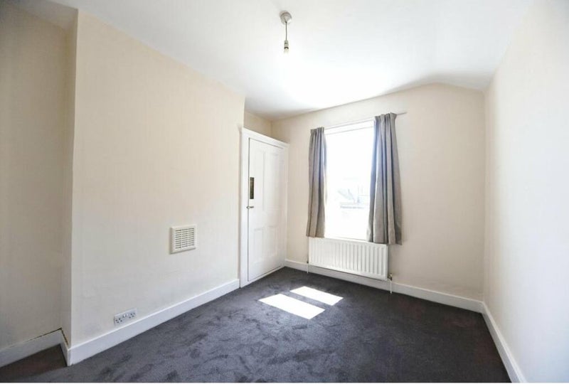 Flat Loampit Hill in Greater London