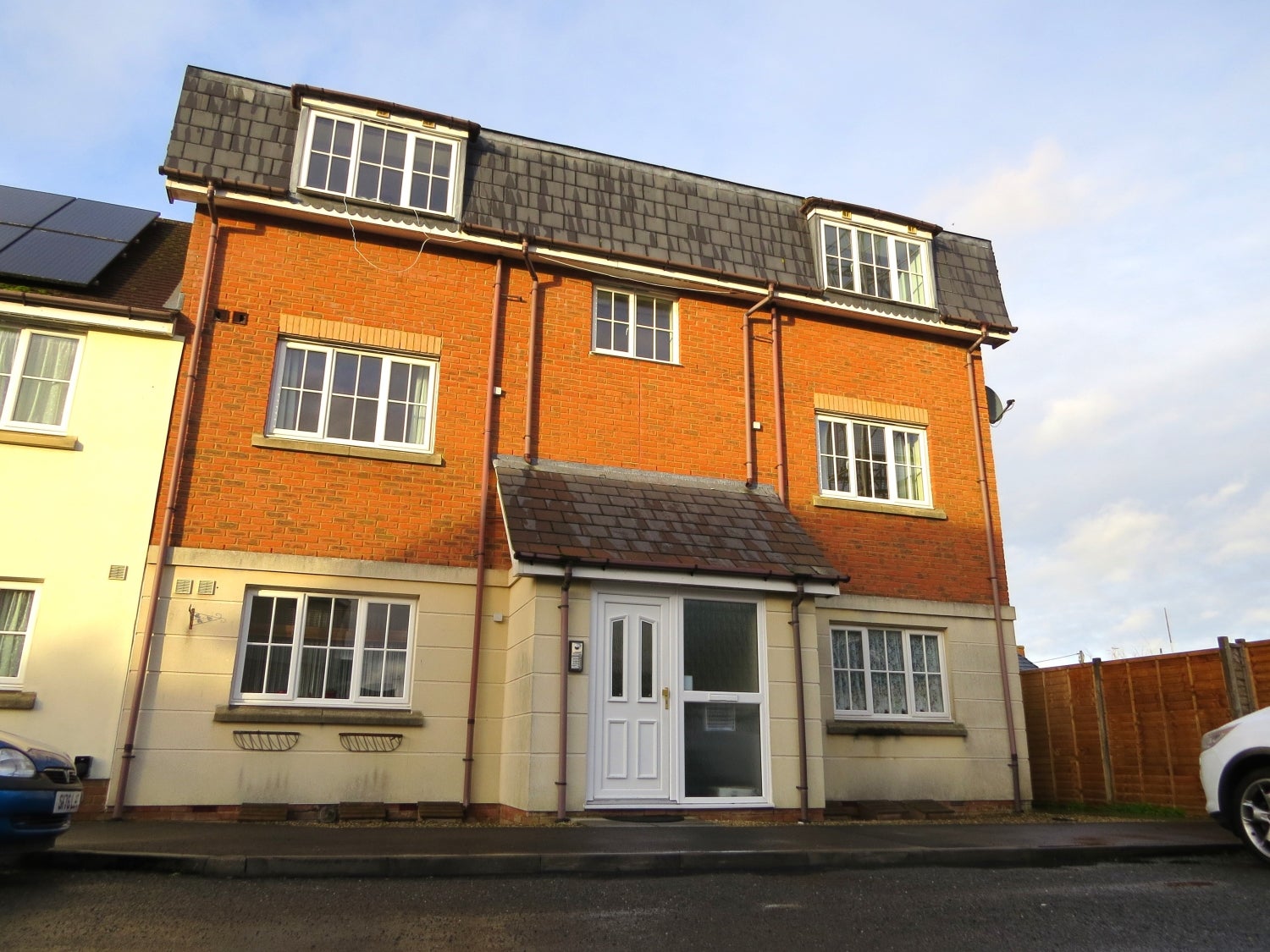 Flat Cresscombe Close in Gillingham