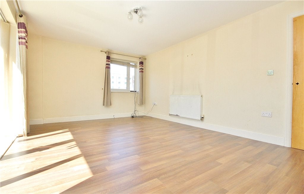 Flat Sundeala Close in Borough of Spelthorne