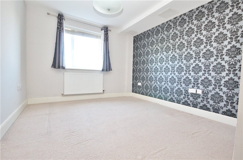 Flat Sundeala Close in Borough of Spelthorne