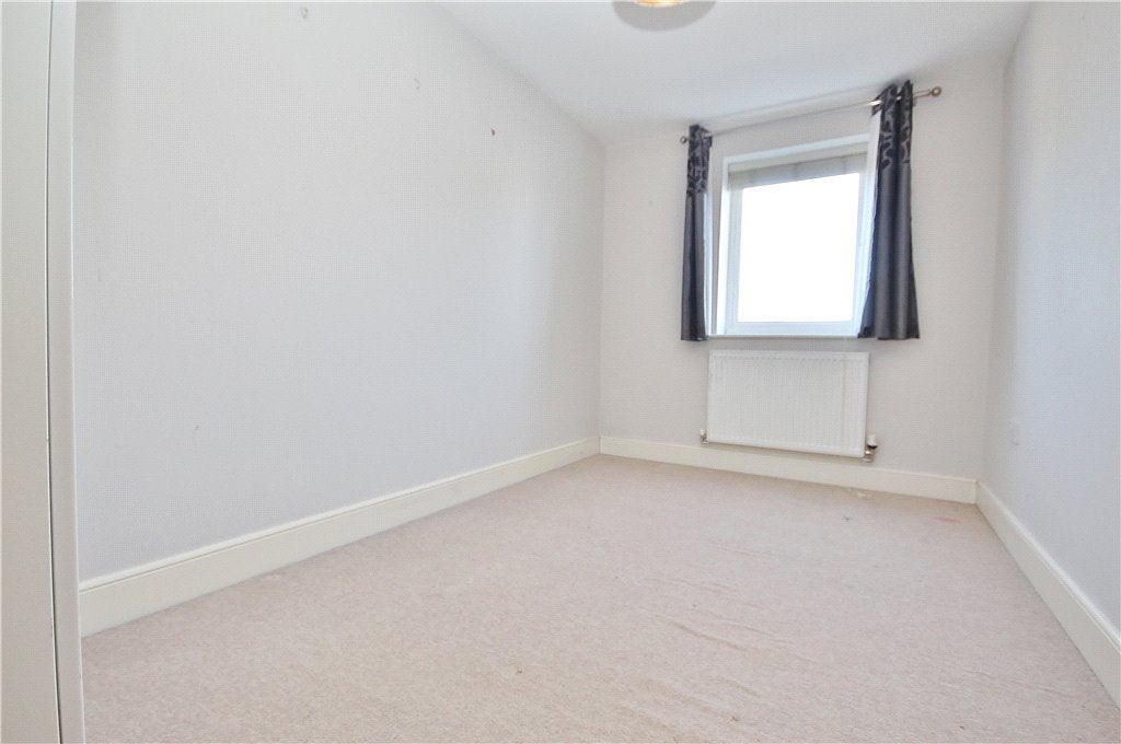 Flat Sundeala Close in Borough of Spelthorne