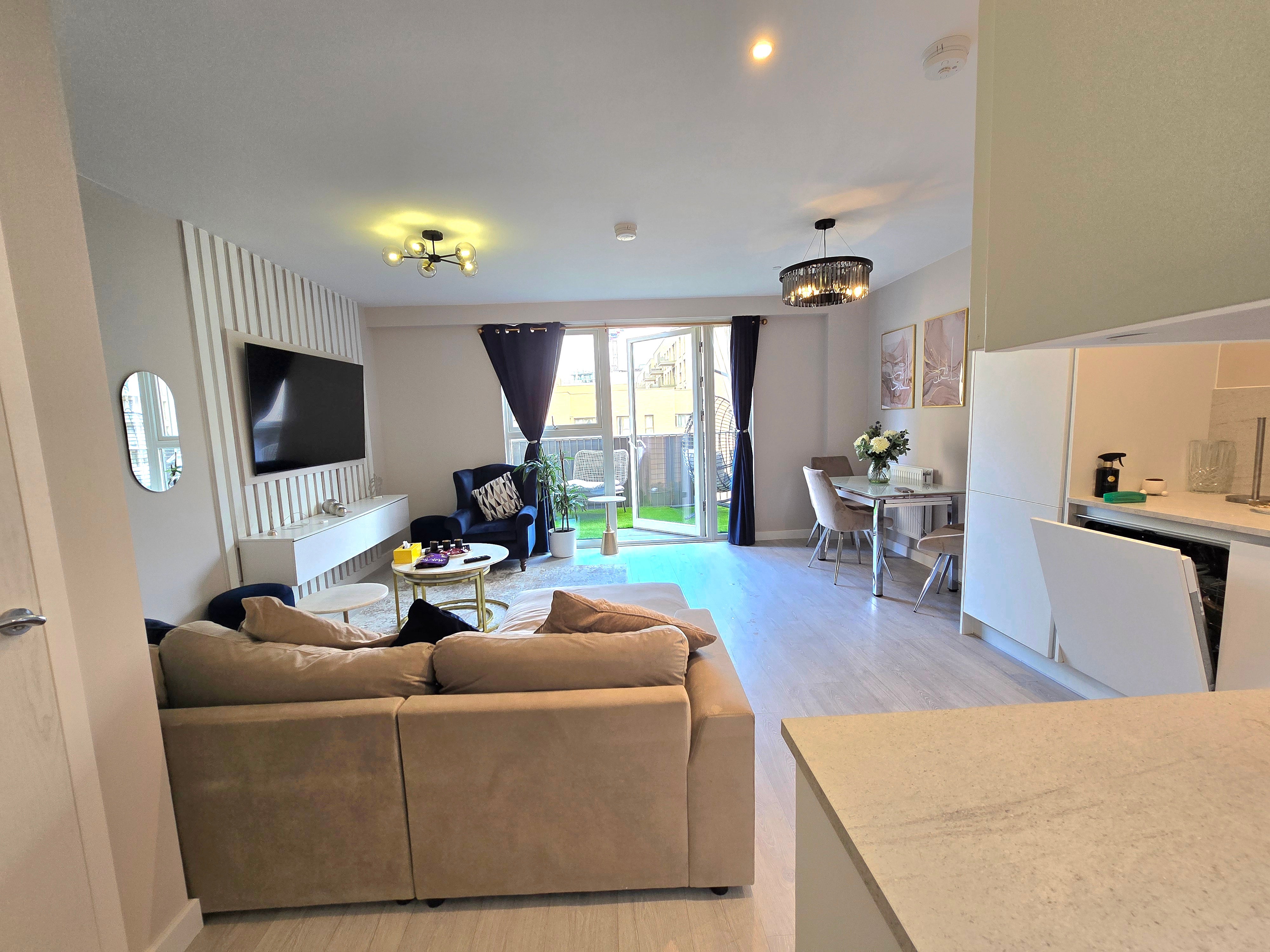 Flat Woolmead Avenue in Greater London