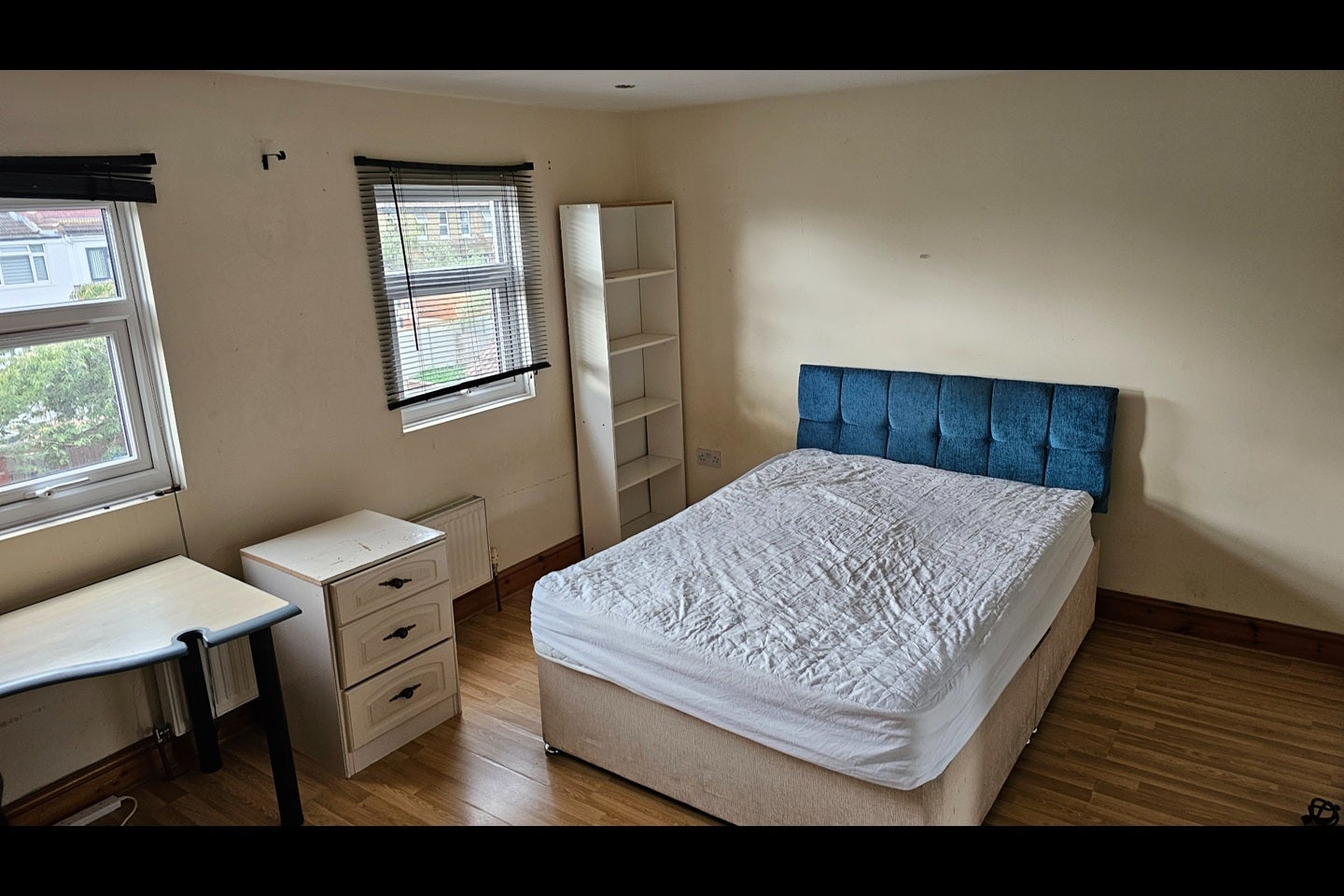 Room Norbury Crescent in Greater London