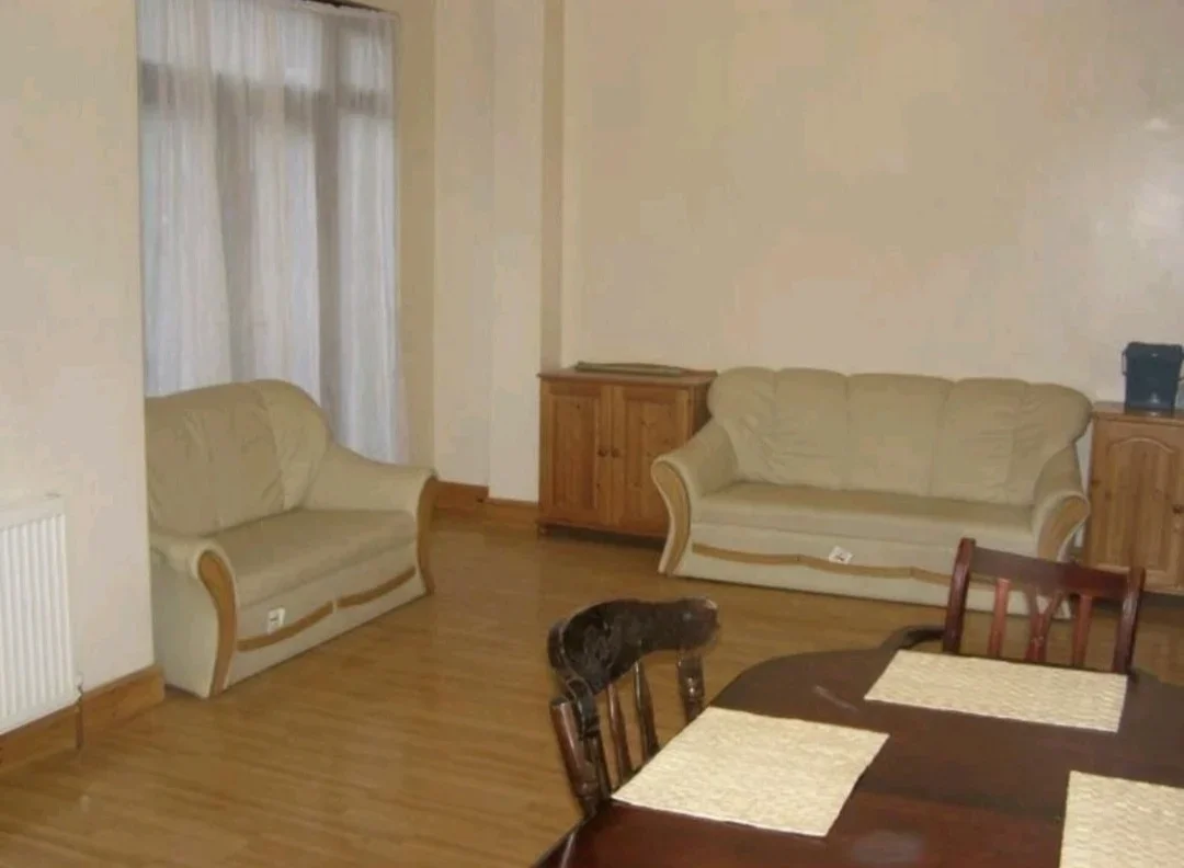 Room Norbury Crescent in Greater London