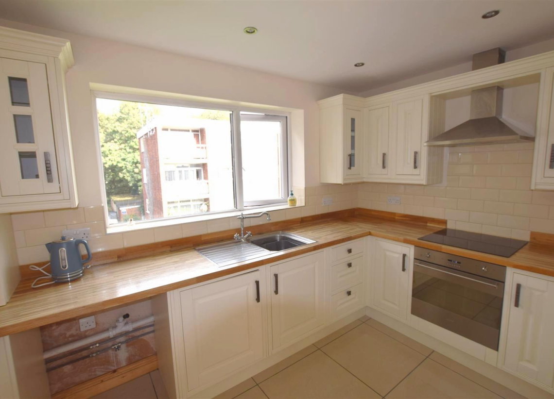 Flat Pangfield Park in Coventry