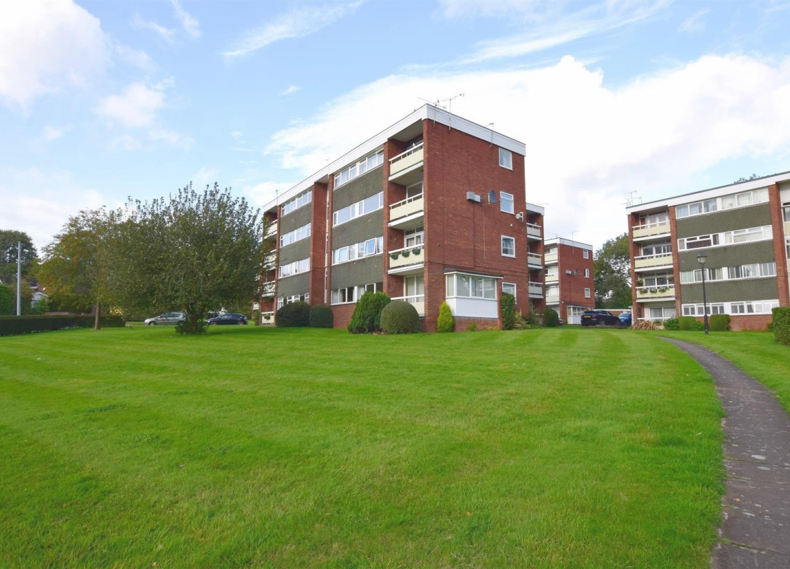 Flat Pangfield Park in Coventry