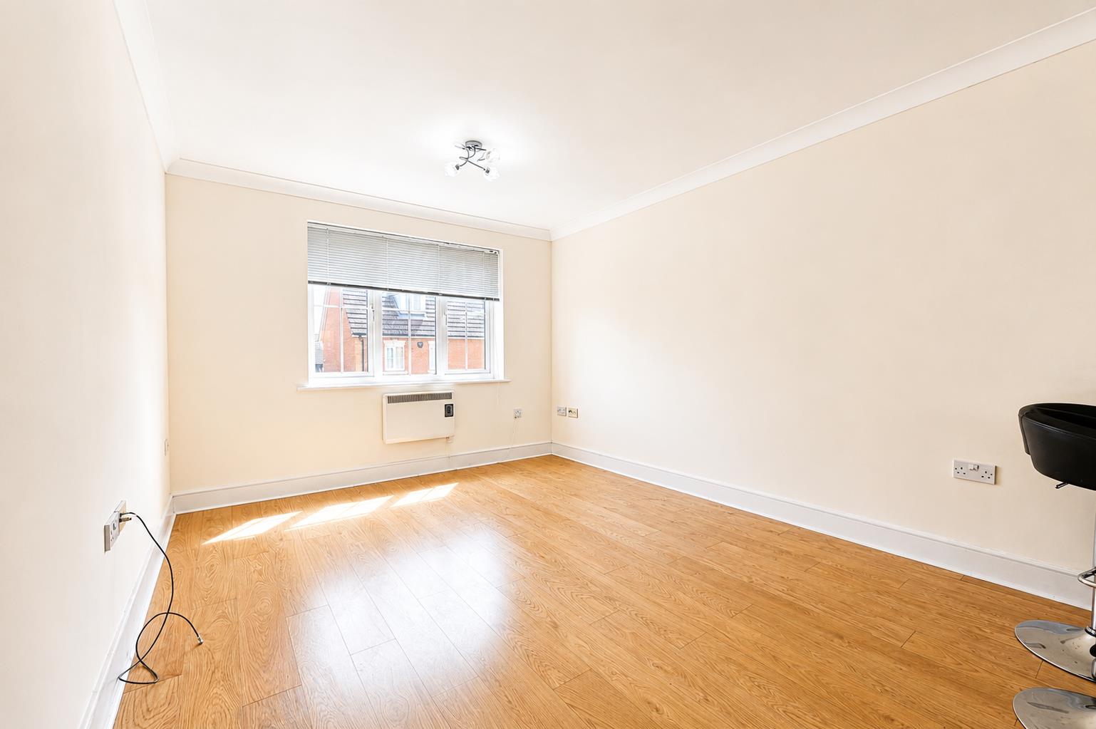 Flat Genas Close in London