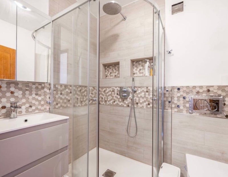 Room Walmer Road in Greater London