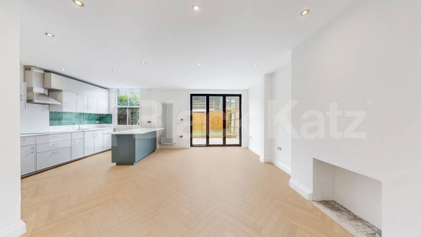 Flat Iverson Road in Greater London