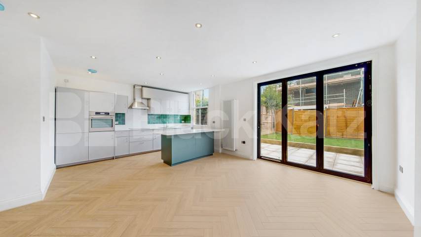 Flat Iverson Road in Greater London