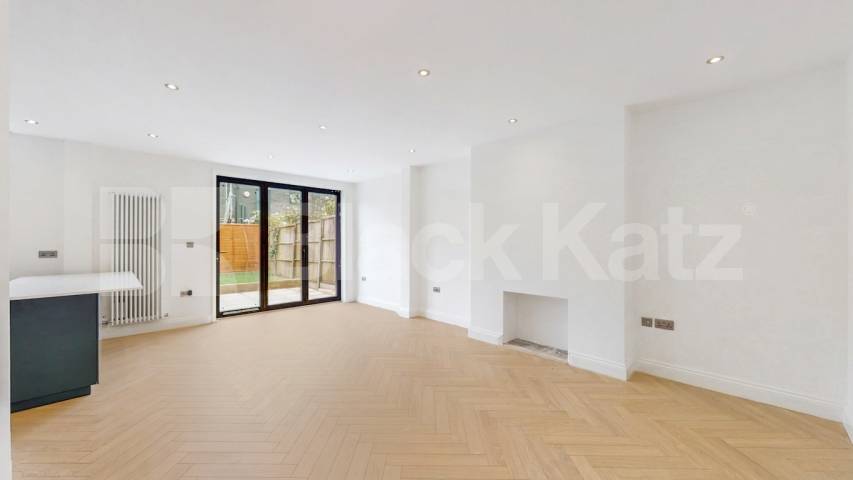 Flat Iverson Road in Greater London