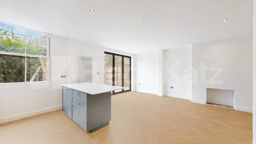 Flat Iverson Road in Greater London