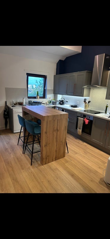 Room Yarrow Gardens Lane in Glasgow