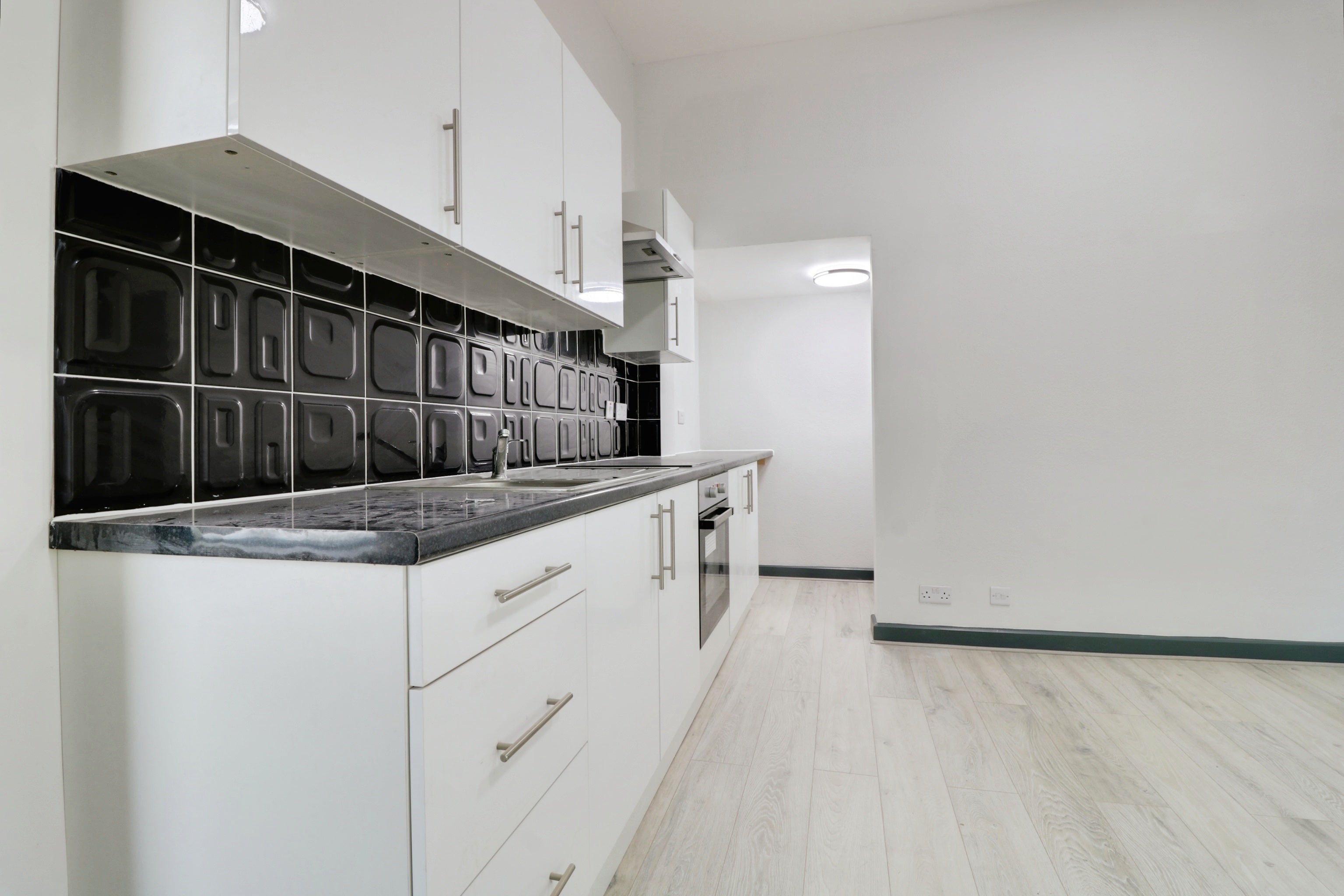 Flat Fowler Close in Southend-on-Sea