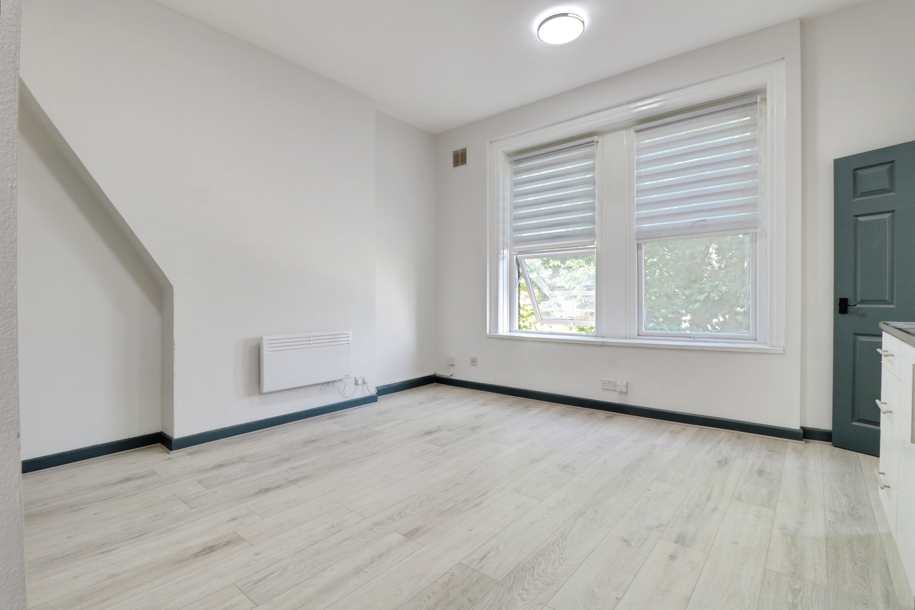 Flat Fowler Close in Southend-on-Sea