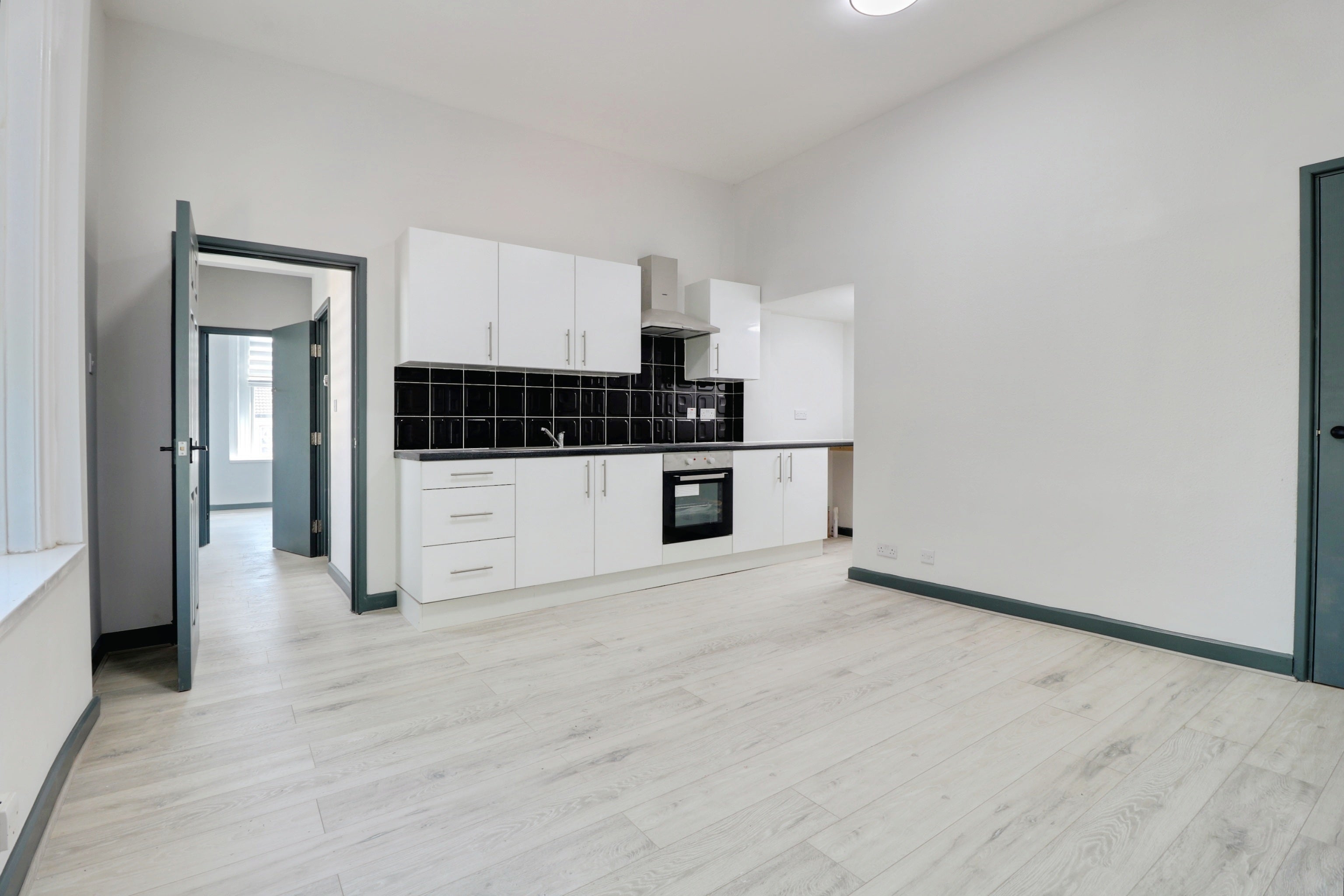 Flat Fowler Close in Southend-on-Sea