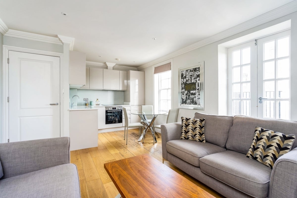 Flat Pleasant Place in Greater London
