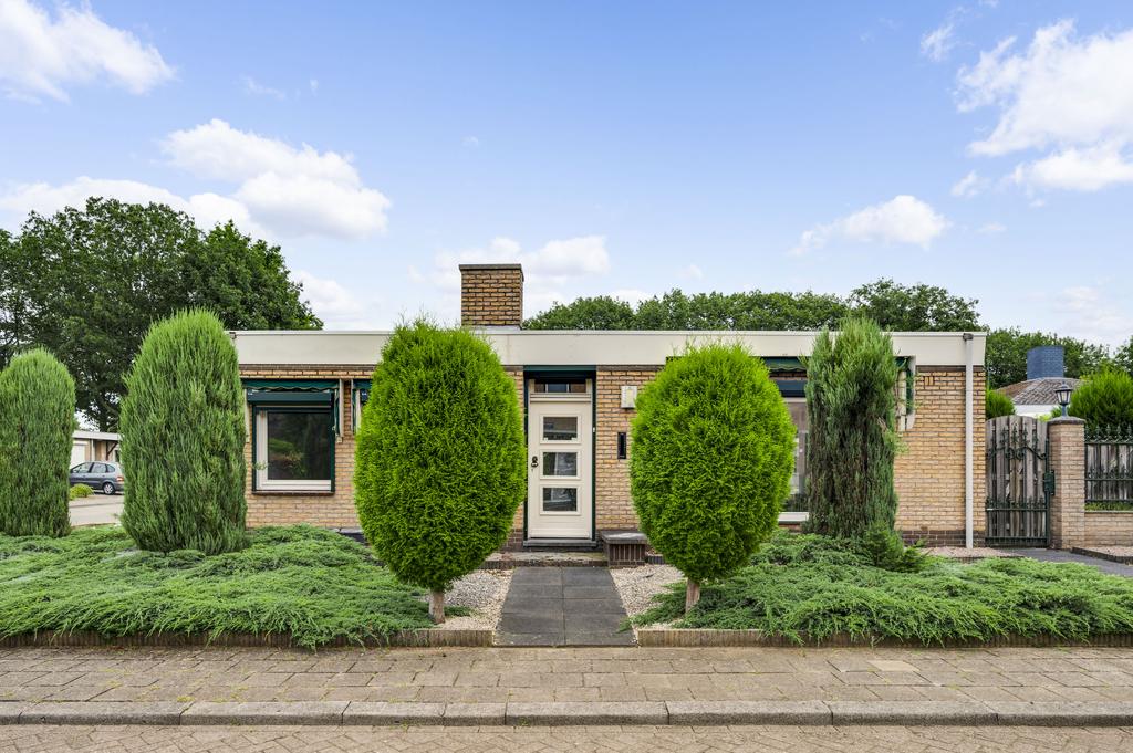 Huis Dorpstraat 26 in Buchten