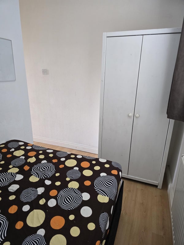 Room Prince of Wales Road in Coventry