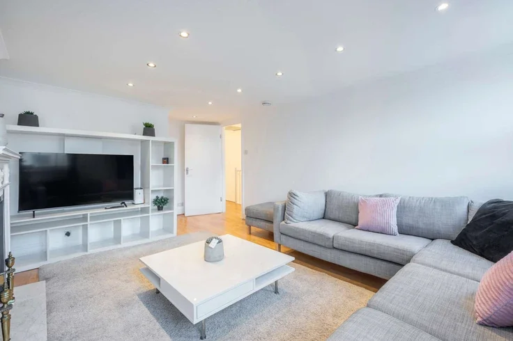 Flat Fitzroy Street in Greater London