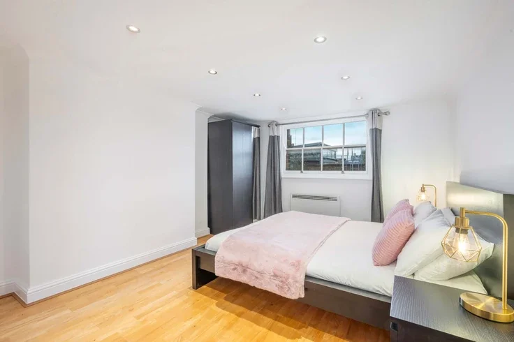 Flat Fitzroy Street in Greater London