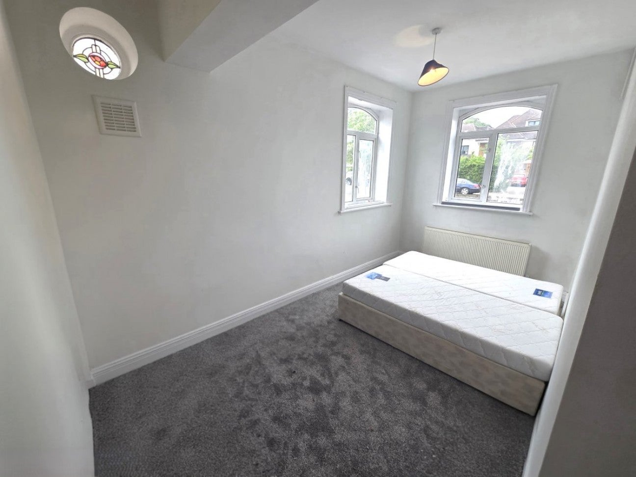 Flat Middleton Road in Greater London