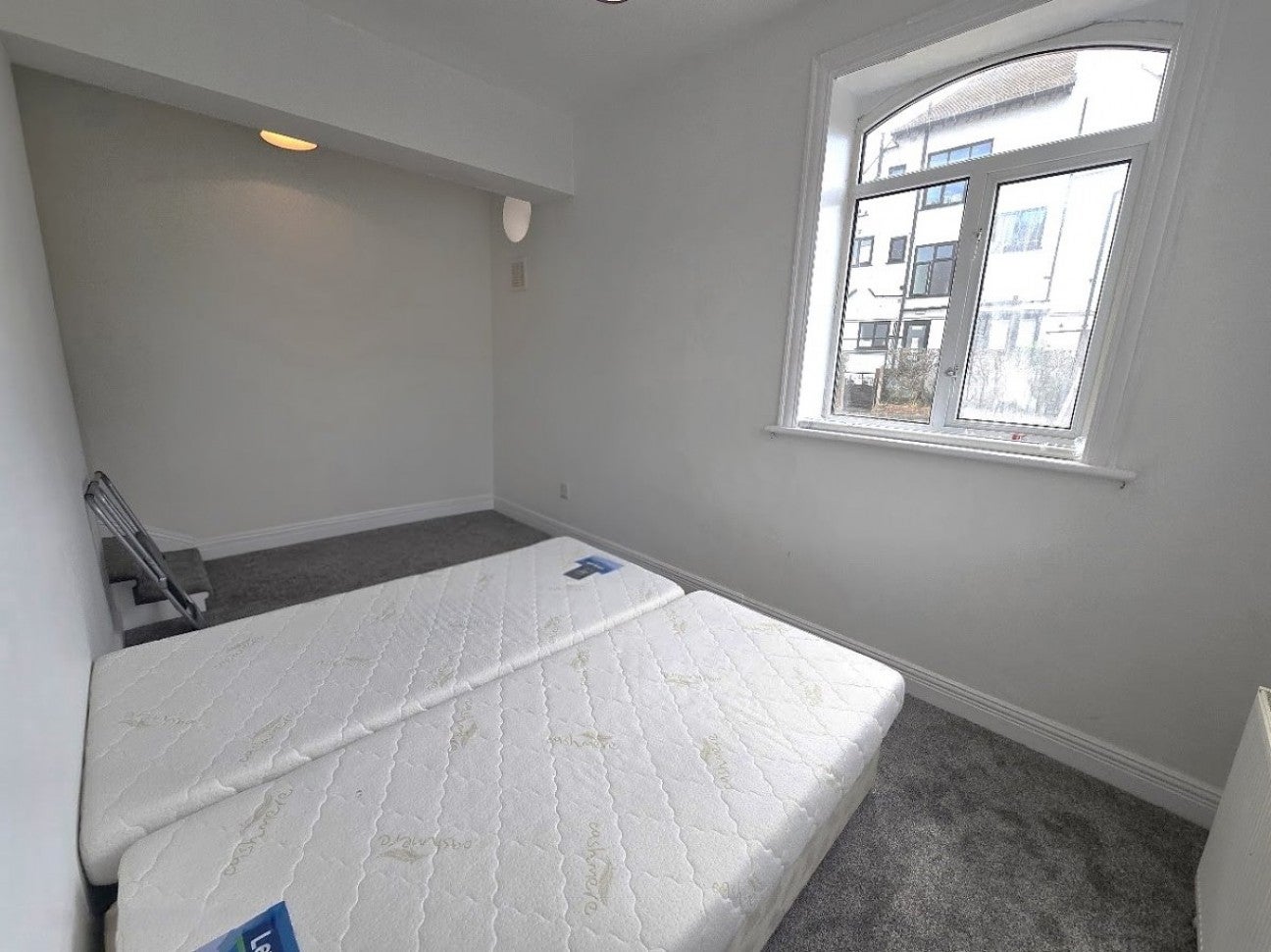 Flat Middleton Road in Greater London