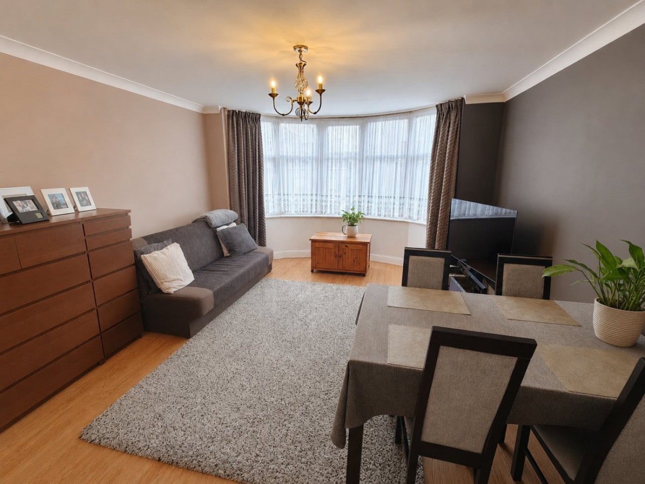 Flat Middleton Road in Greater London