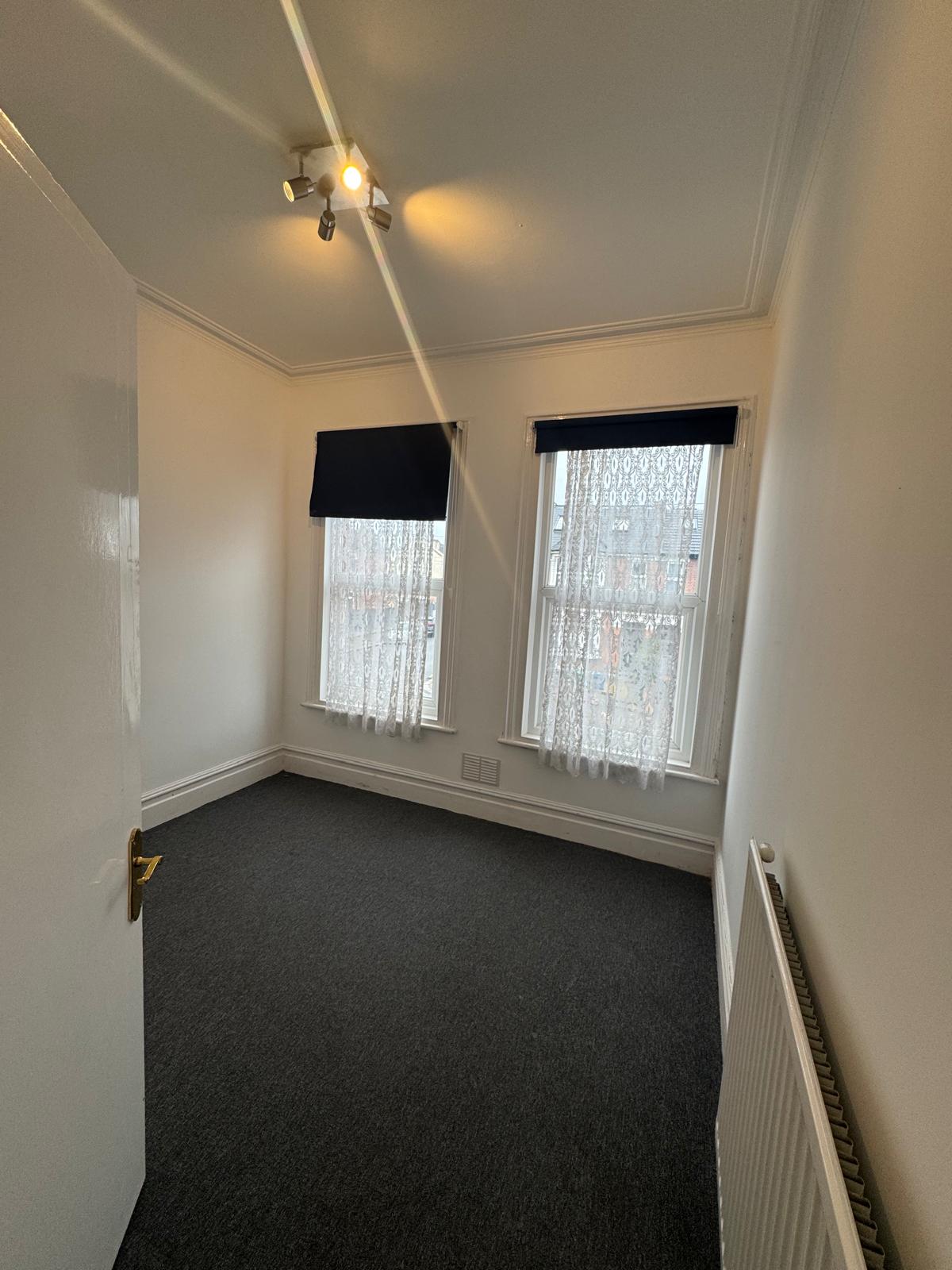 Flat Welldon Crescent in London