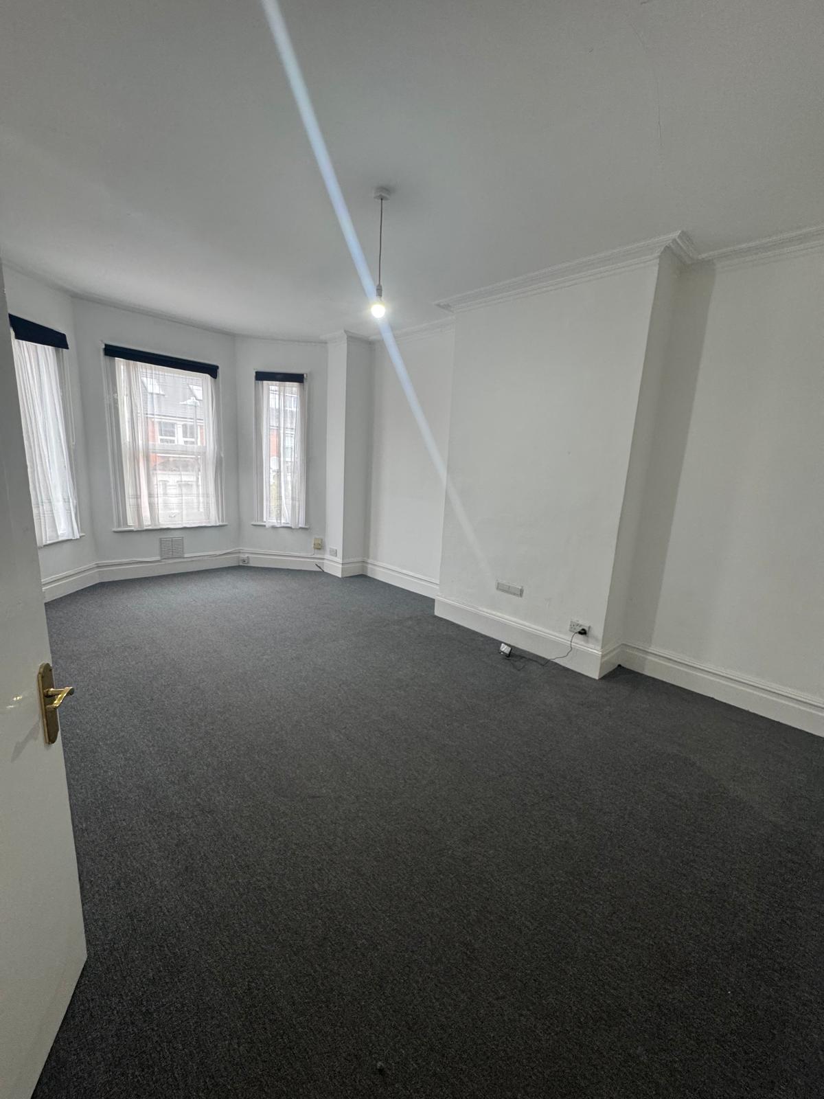 Flat Welldon Crescent in London