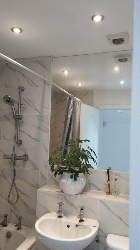 Room Groom Close in Greater London