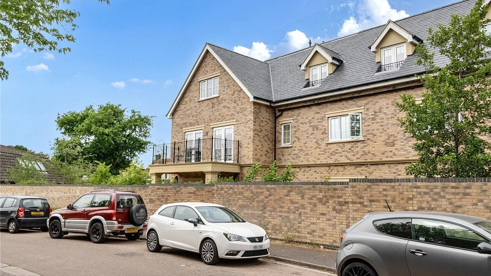 Flat Fairview Road in Greater London