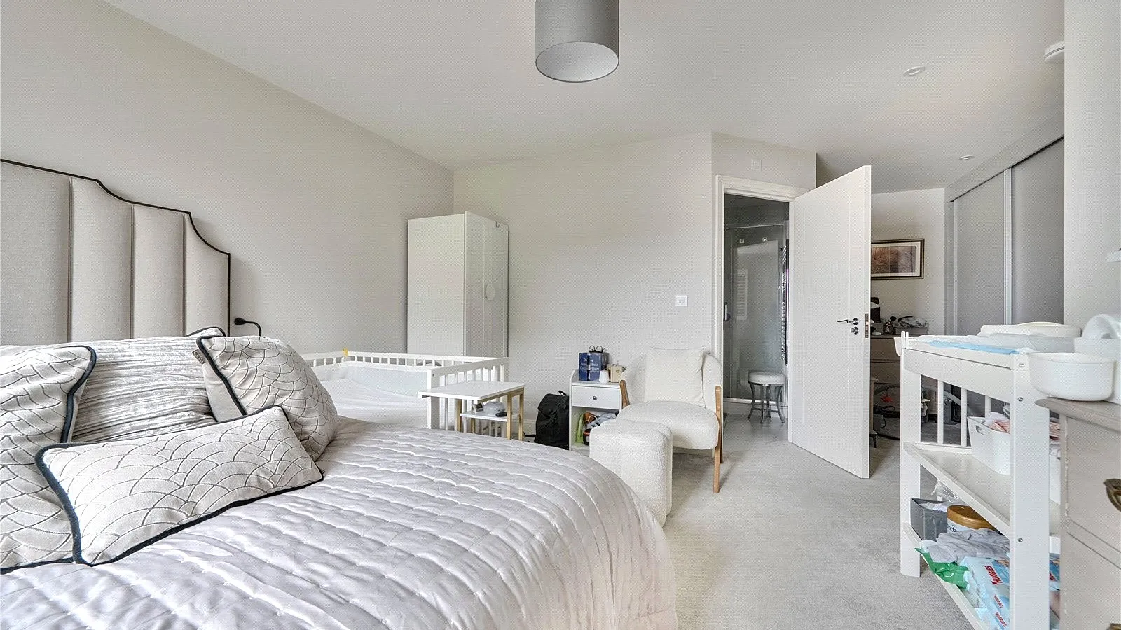Flat Fairview Road in Greater London