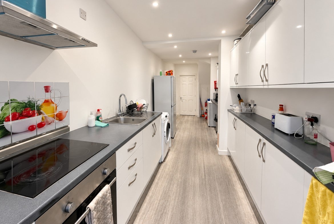 Flat Chartley Avenue in Greater London