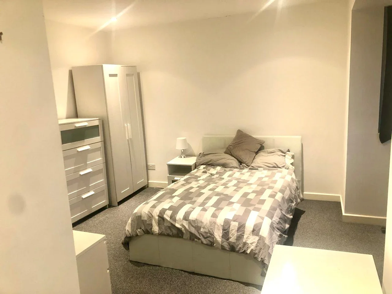 Flat Chartley Avenue in Greater London