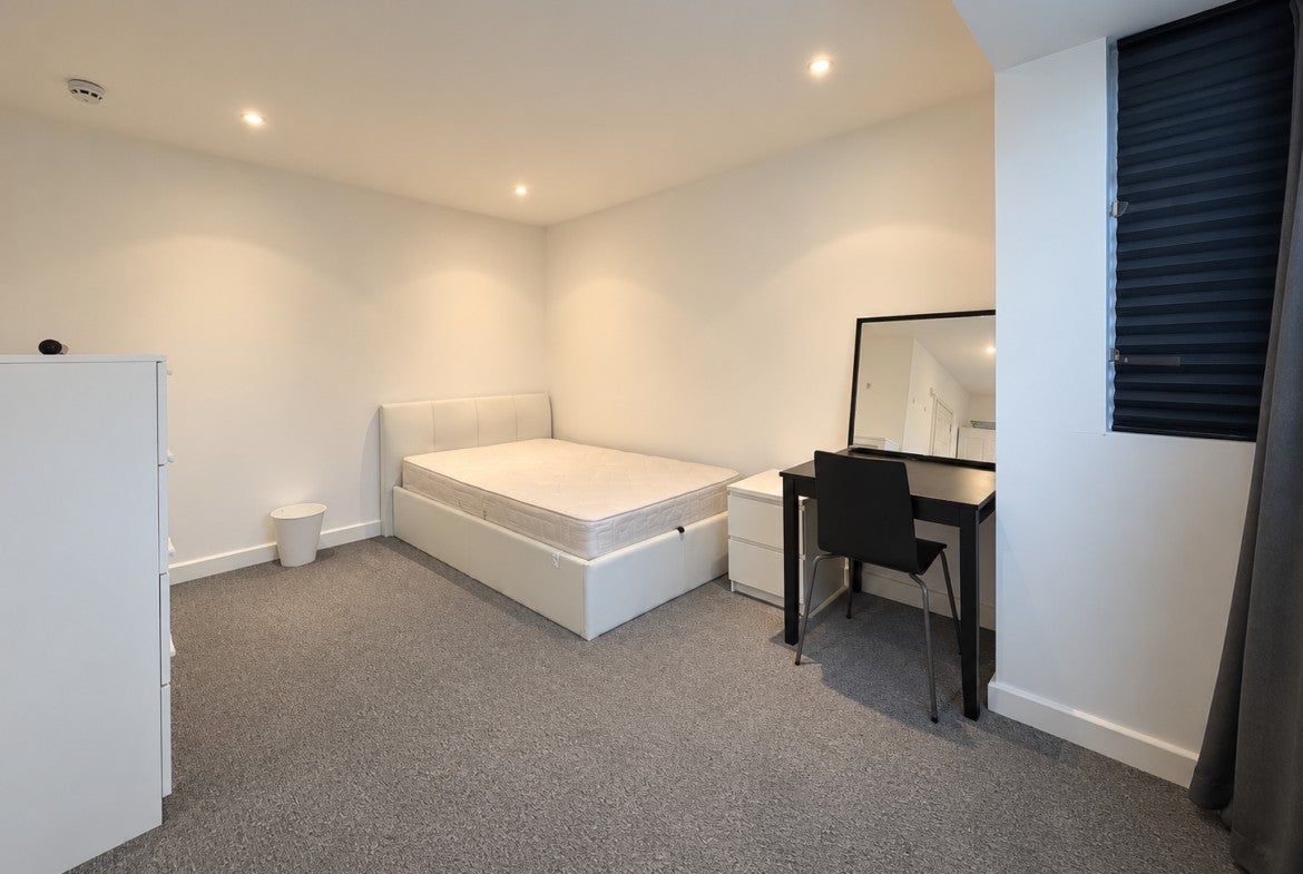 Flat Chartley Avenue in Greater London