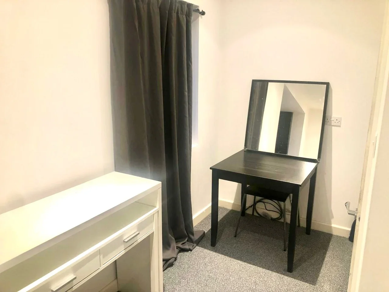 Flat Chartley Avenue in Greater London
