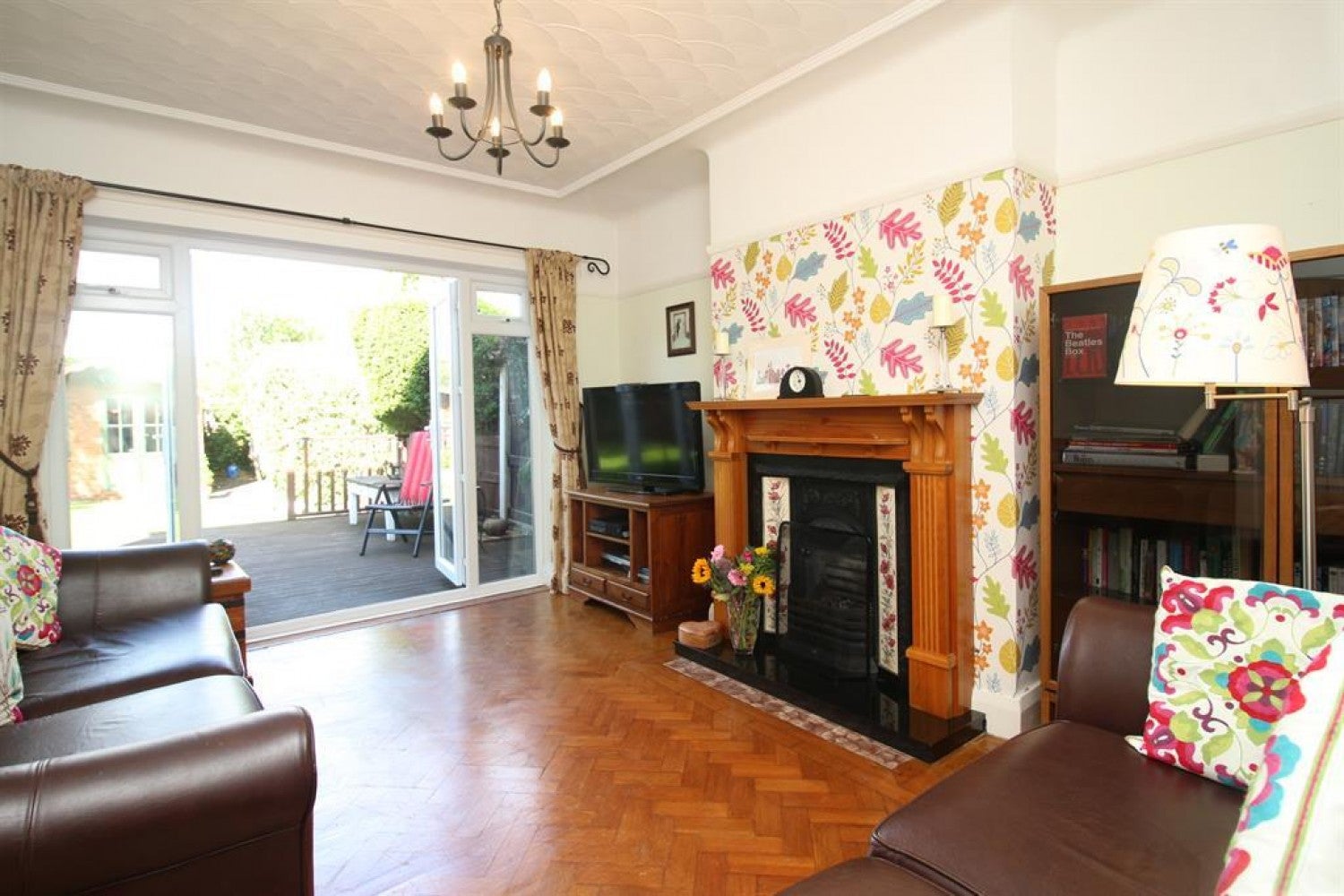 Flat Pine View Drive in Pensby