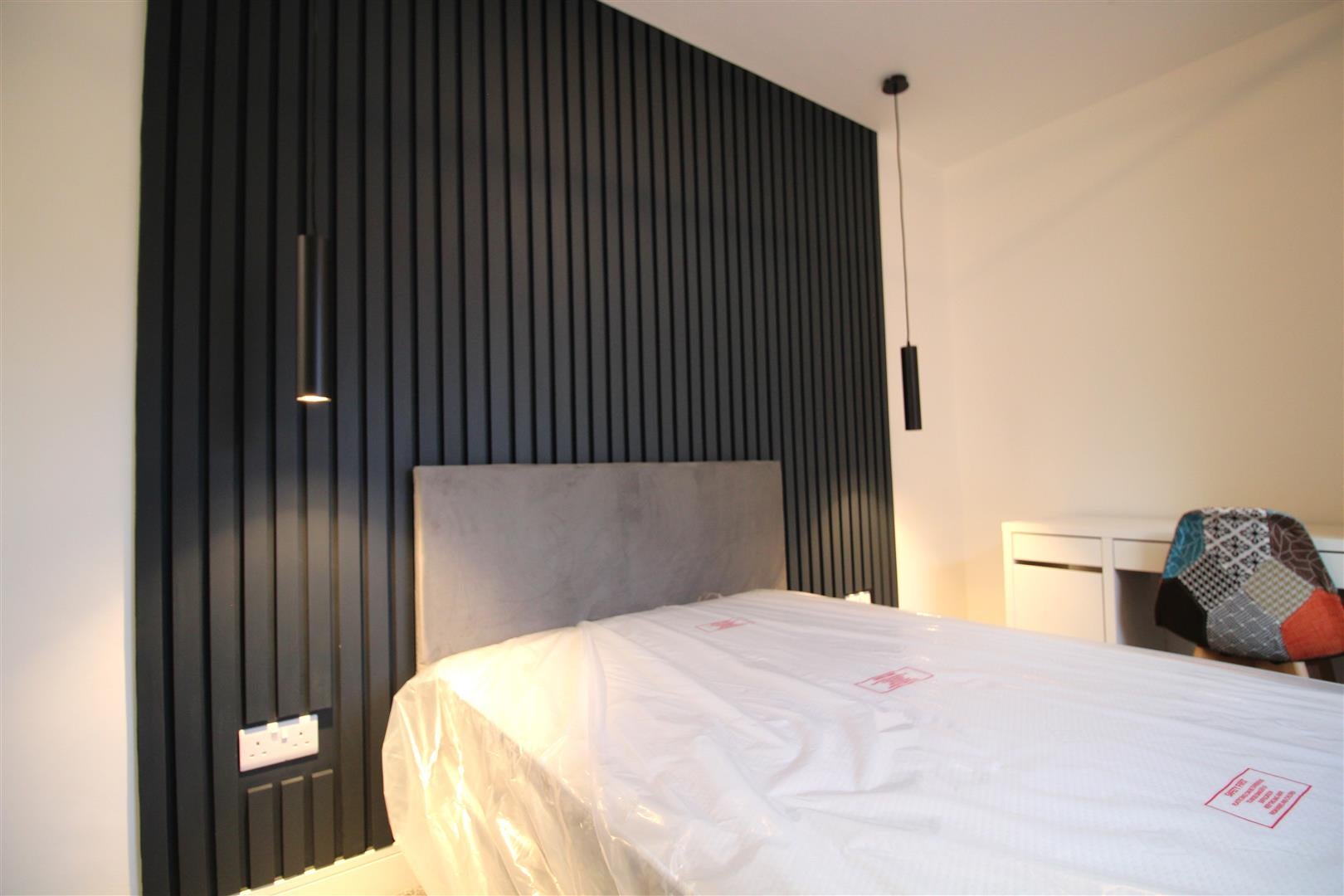 Room Mill Hill Lane in Leicester