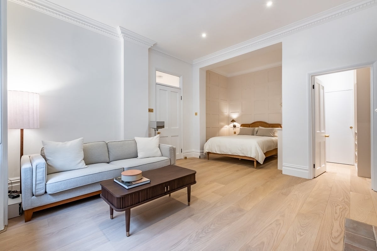 Flat Rutland Gate in City of Westminster