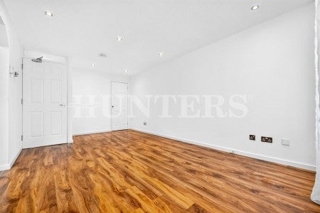Flat Isobel Place in Greater London