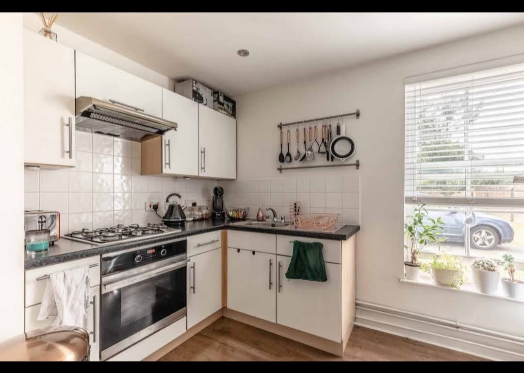 Flat Upton Court Road in Slough