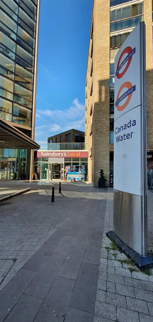 Flat Surrey Quays Road in Greater London