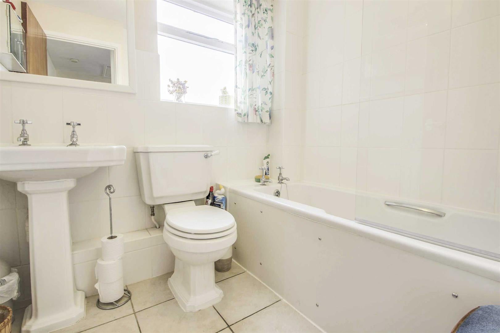 Room Wentworth Way in Milton Keynes
