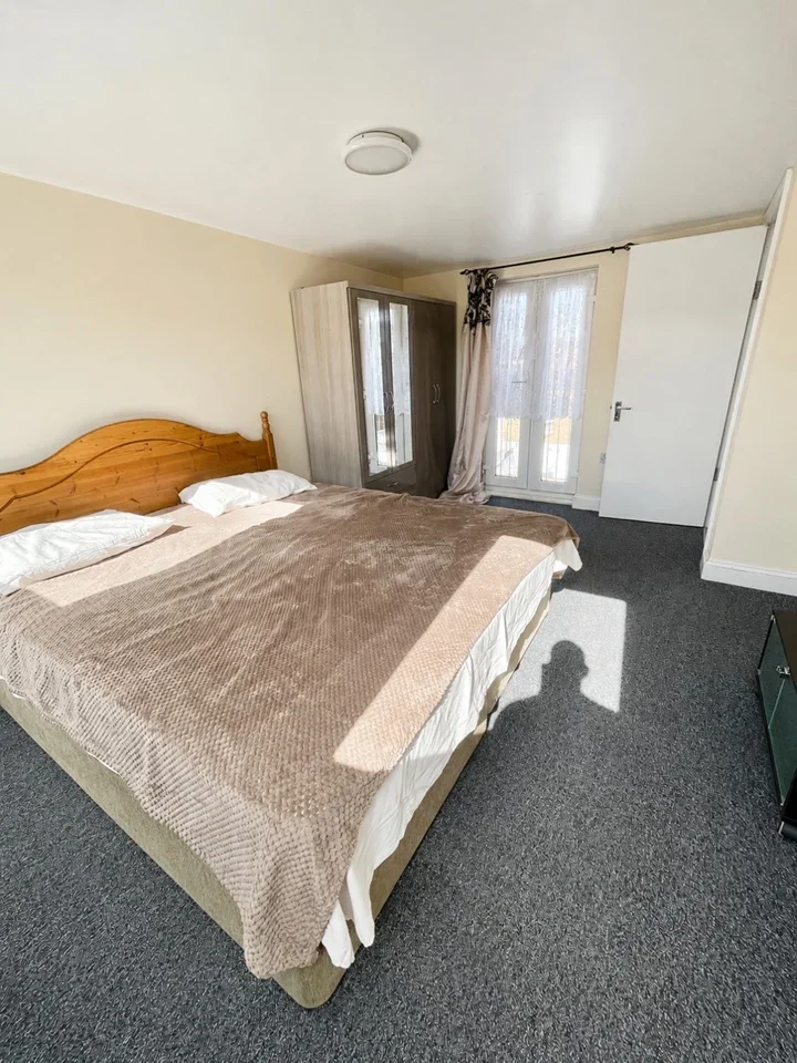 Room Low Hall Lane in Greater London