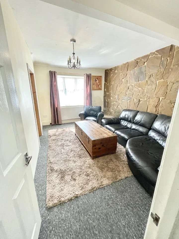 Room Low Hall Lane in Greater London