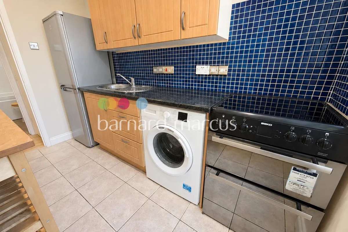 Flat Rosamund Close in Greater London