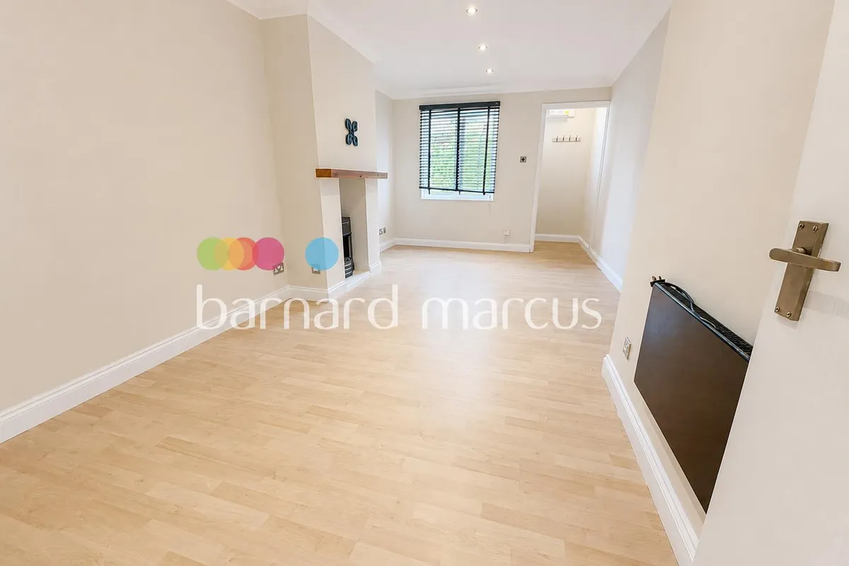 Flat Rosamund Close in Greater London