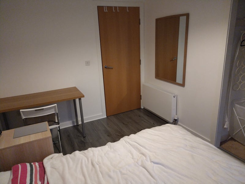 Room Carmyle Avenue in Glasgow